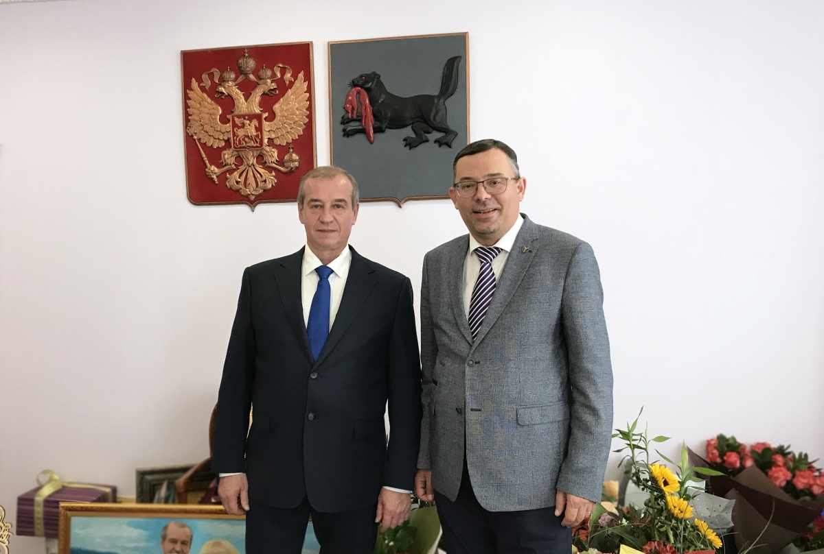 ГК «Фармасинтез» поздравила губернатора Иркутской области с юбилеем