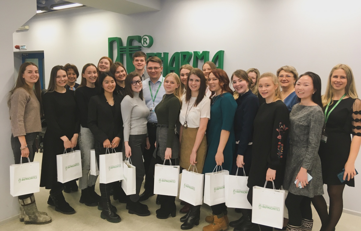 The meeting with employer-sponsored students took place in the office of Pharmasyntez