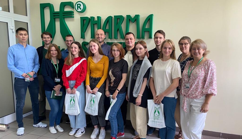 Students of University of Chemical Technology of Russia undertook an internship in Pharmasyntez